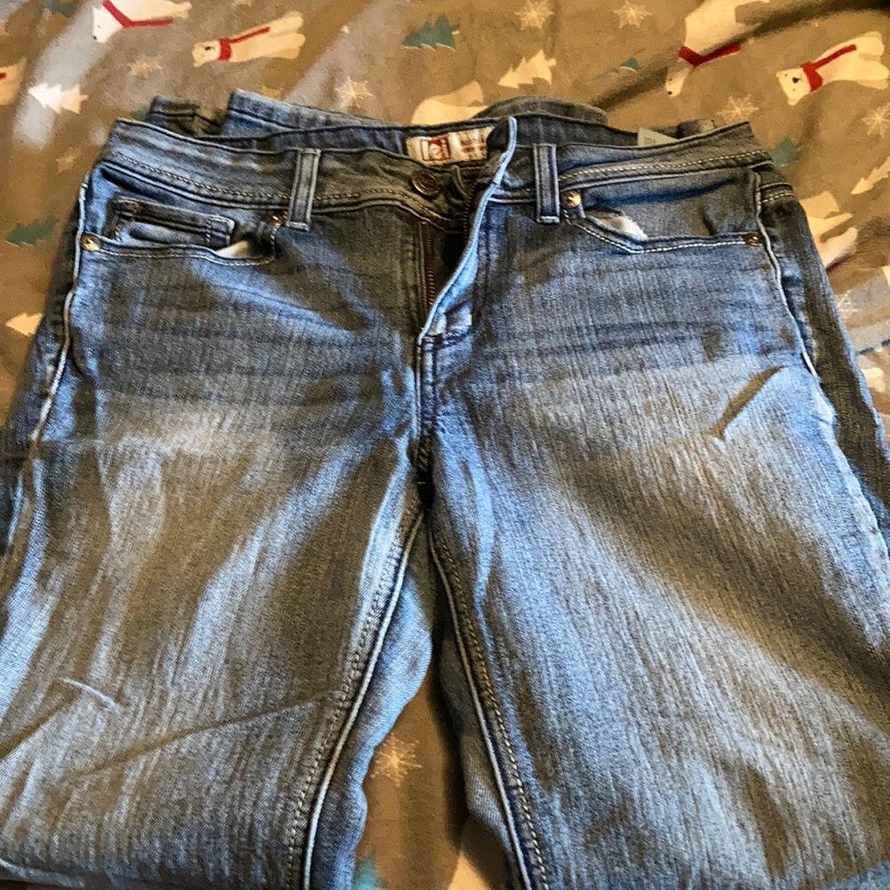 Juniors Lei Sophia Jean